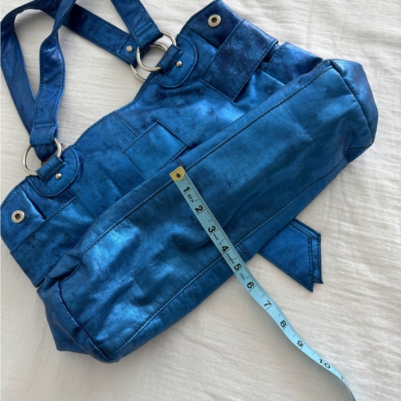 Y2K blue metallic faux leather shoulder bag w/ silver hardware - Picture 10 of 10